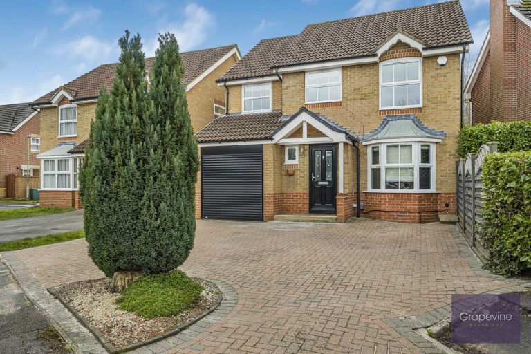 Master Close, Woodley, RG5