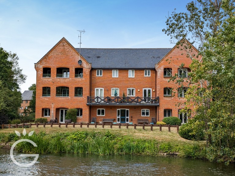 Weir Pool Court, Twyford, RG10