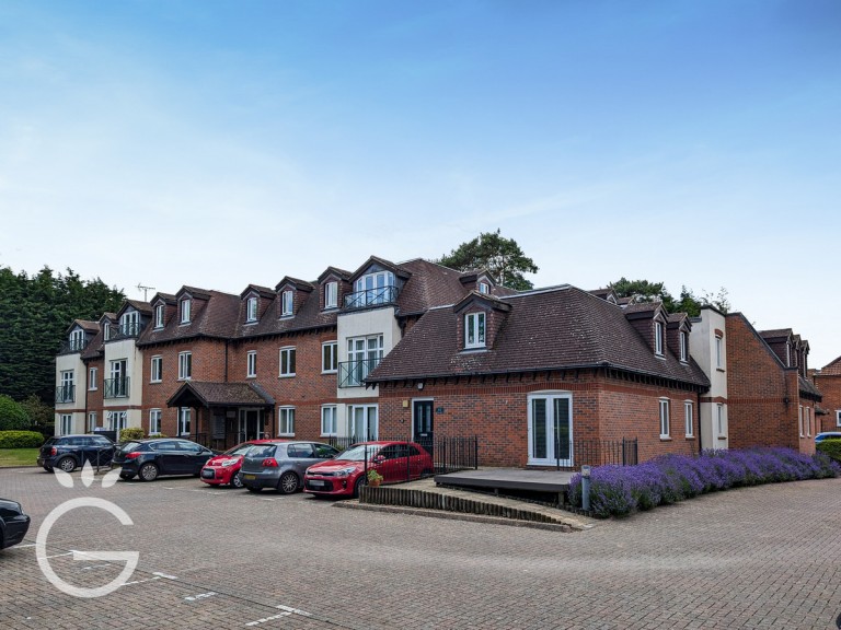 Old Bath Road, Charvil, RG10