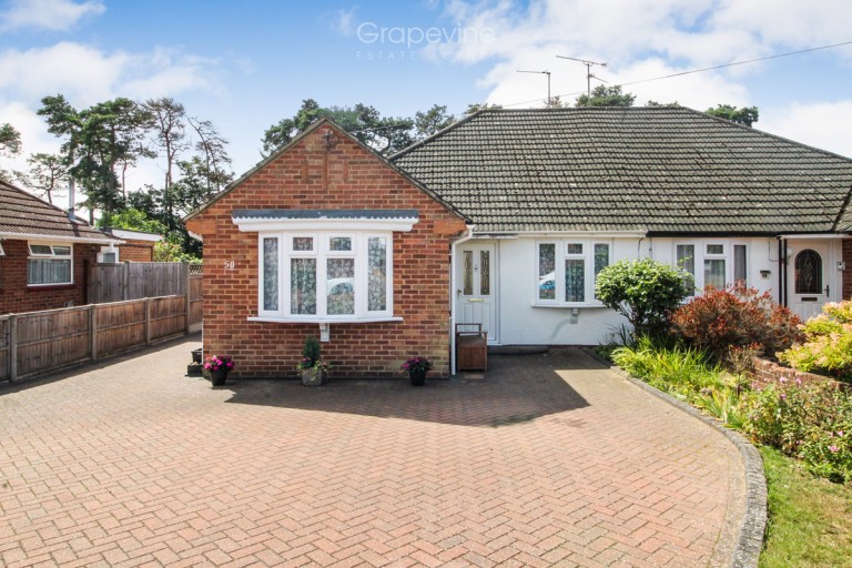 Roslyn Road, Woodley, RG5