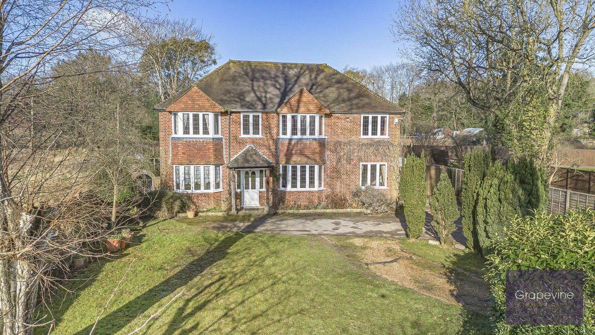 Bath Road, Knowl Hill, RG10