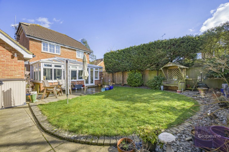 East Park Farm Drive, Charvil, RG10