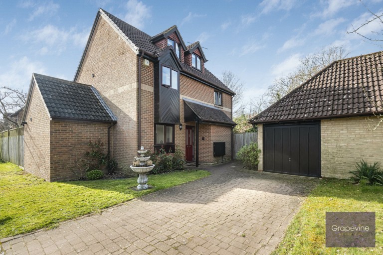 Broad Hinton, Twyford, RG10