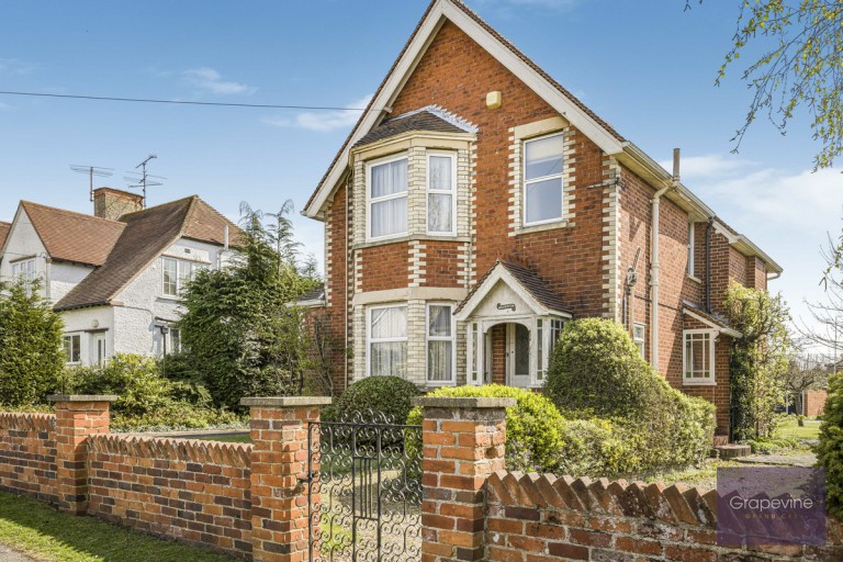 New Road, Twyford, RG10