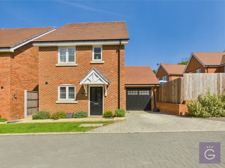 Hayward Crescent, , RG40