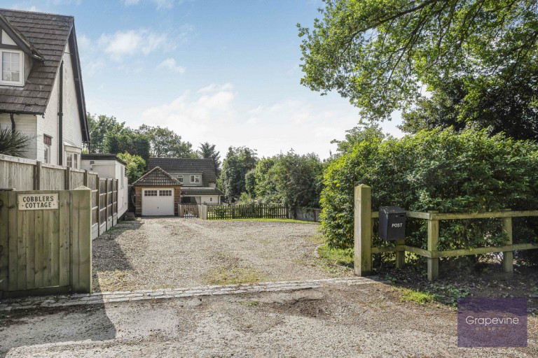 Sandhills, Knowl Hill, RG10