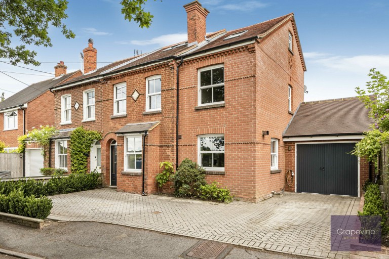 School Road, Waltham St. Lawrence, RG10